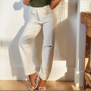 Kittenish Mallorie Asymmetric White Distressed Jeans Size 27